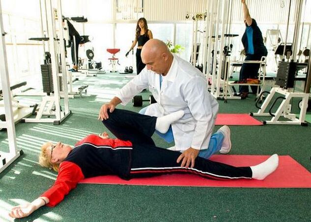 In the early stages of knee arthritis, special exercises are needed