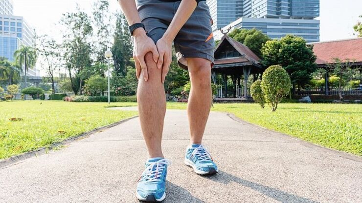Photograph of knee pain with arthropathy 1
