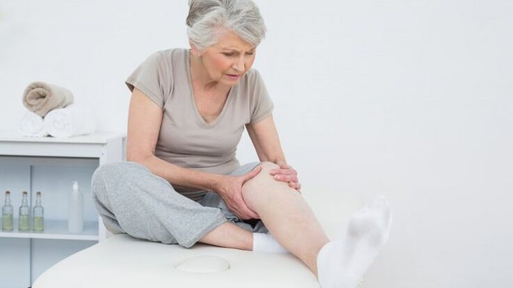 Photograph of knee pain with arthropathy 3